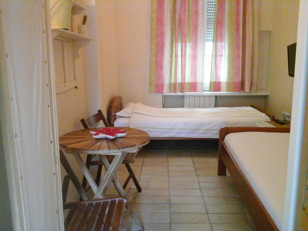 Guesthouse Lessi Zagreb Habitación foto