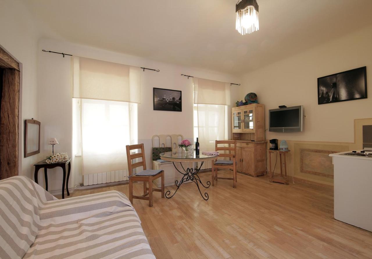 Guesthouse Lessi Zagreb Habitación foto